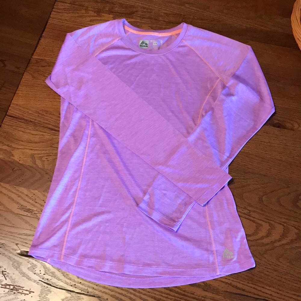 Long sleeve athletic shirt